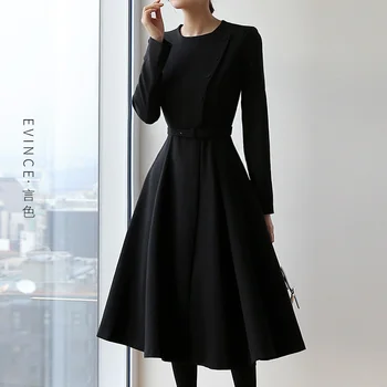 Висококачествено рокля в стил Хепбърн, луксозна черна рокля със затворена талия, показващо тънък темперамент на известни личности, тънка малка черна пола с високо чувство за